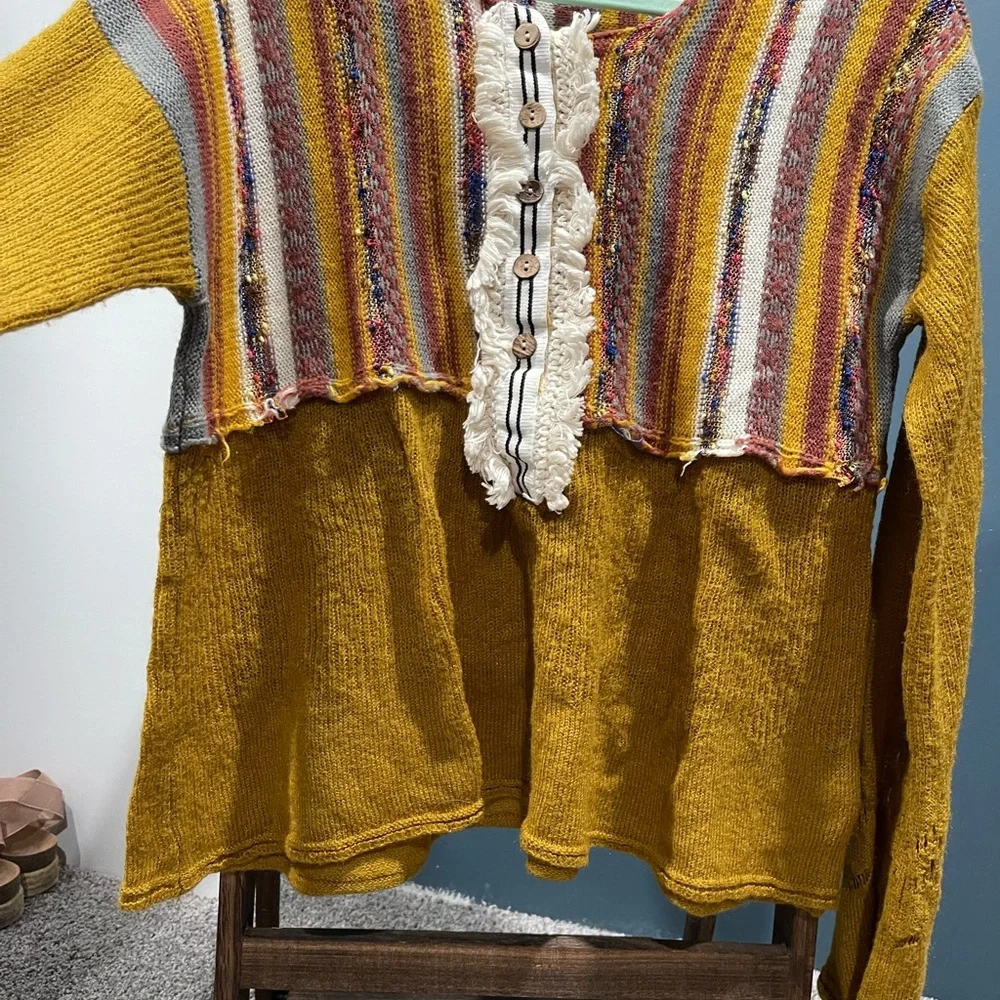 Fun patterned sweater - Picture 2 of 3